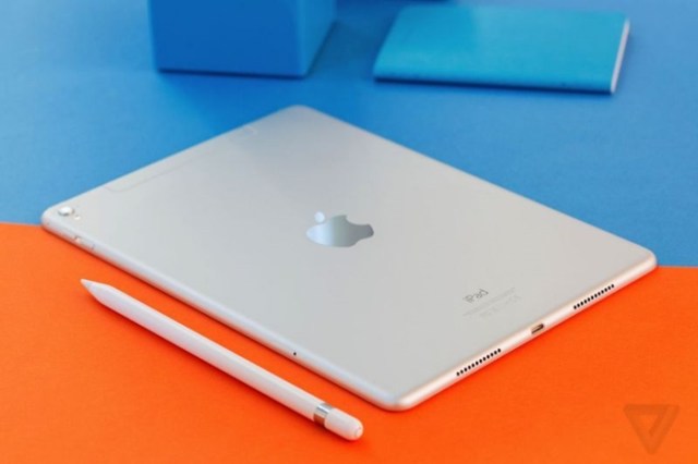 2017 Apple sẽ tung ra bất ngờ nào để bảo vệ ‘ngôi vương’ của mình?